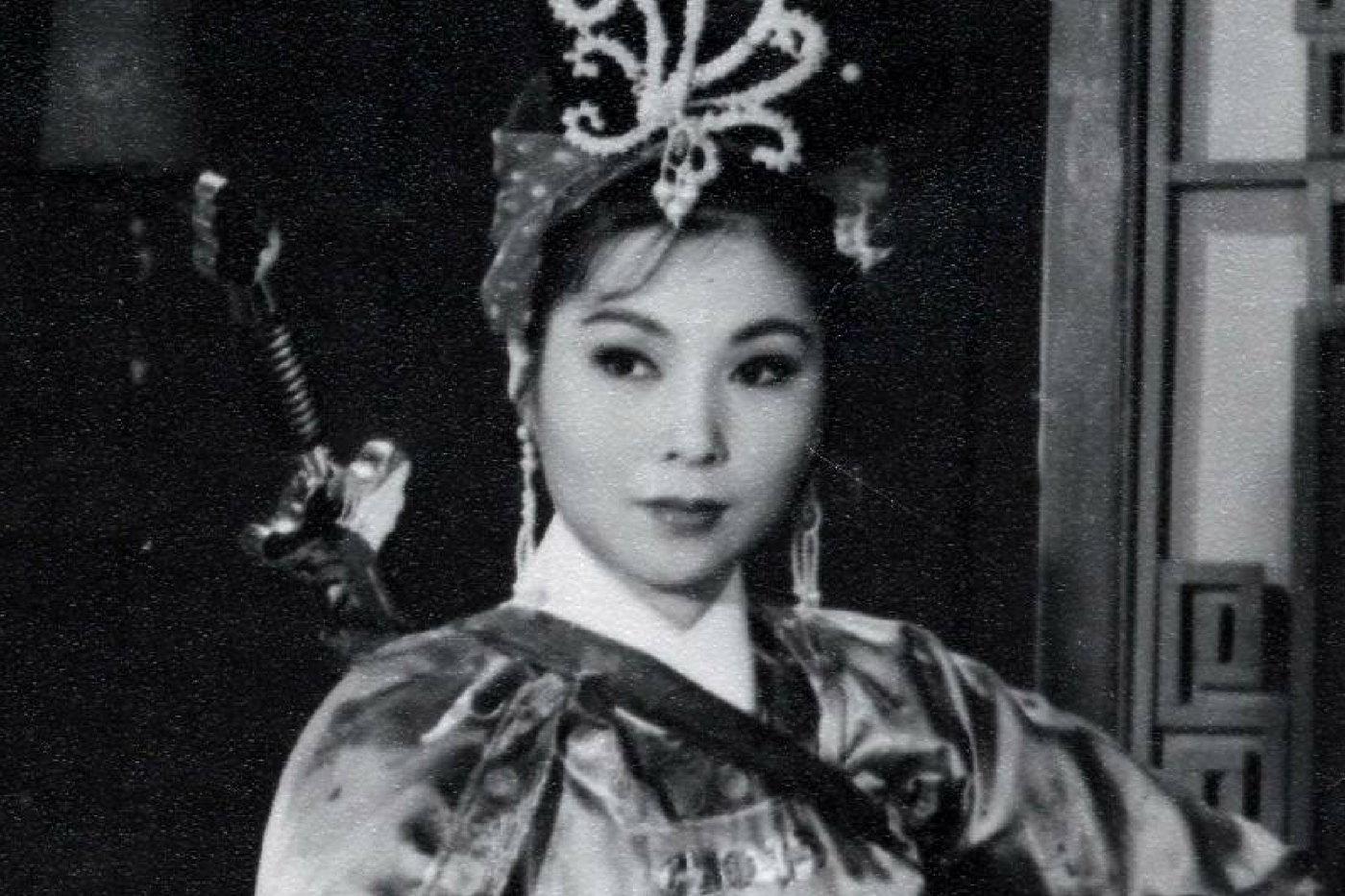 A person wearing a crown
Description automatically generated with medium confidence